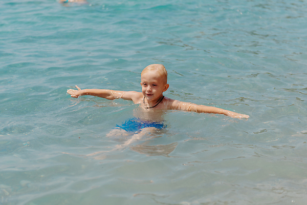 포토 JPG 해외이미지 라이프스타일 행복 어린이 스포츠 파도 바다 여행 놀이 하늘 휴가 한명 사람 소년 야외 물 파란색 학습 컬러풀 운동 태양 수영 기쁨 젖음 자유 아기 스노클링 떨어짐 클럽 휴양지 다이빙 수영선수 걸음마 부주의 해외202310 해외포토 자연요소 1 교육 남자 감정 컬러 컨셉 모션 운동선수 건강 생활 장소 수상스포츠 수중스포츠 파일형식