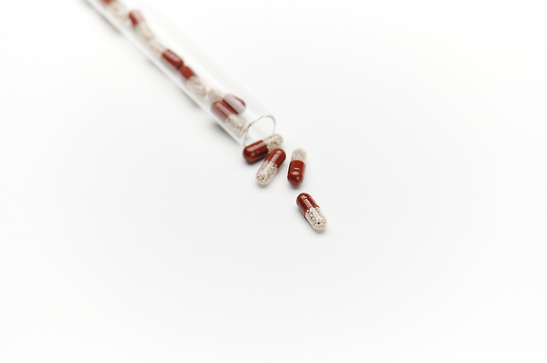 포토 JPG 해외이미지 산업 과학 비즈니스 사람없음 치료 알약 약 고통 투명 실험실 질병 약국 시험관 흰배경 예방 처방 테라피 중독 조제 고립 마약 약사 진통제 치료제 화학물질 목업 카피스페이스 해외202310 해외포토 감정 백그라운드 의학 실험기구 실험 뷰티 공백 흰색 화학 만들기 파일형식