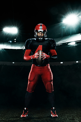 포토 JPG 해외이미지 직업 1 손 남자 스포츠 포즈 백그라운드 컨셉 공 놀이 전등 축구선수 건강 한명 사람 머리 우주 검은색 미식축구 축구 미국 어둠 힘 경쟁 경기장 장비 도전 게임 헬멧 근육질 달리기선수 착륙 쿼터백 플레이어 해외202310 해외포토 컬러 북아메리카 스포츠시설 근육 조명 운동선수 신체부위 구기 보호장비 몸매 육상선수 파일형식