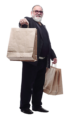 포토 JPG 해외이미지 전신 노년 남자 한명 서기 들기 선글라스 쇼핑백 주기 노인남자한명만 해외202310 해외포토 1 안경 가방 모션 사람 성인 남자한명만 노인남자만 파일형식