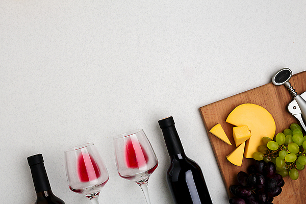 포토 JPG 해외이미지 백그라운드 와인잔 포도 치즈 사람없음 와인 축하 와인병 와인오프너 나무도마 카피스페이스 해외202310 해외포토 컨셉 술잔 과일 병_용기 유제품 도마 주류 목재 공백 병따개 파일형식
