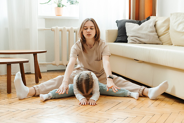 포토 JPG 해외이미지 백인 여자 교육 딸 행복 어린이 스포츠 컨셉 2 신체 요가 가족 엄마 주택 함께함 건강 미소 사람 성인 두명 운동복 운동 뷰티 스트레칭 화목 힘 에너지 흰색 가르침 유연 연습 명상 체육관 위치 돌봄 필라테스 해외202310 해외포토 서양인 웰빙 옷 감정 컬러 관계 모션 표정 건물 파일형식