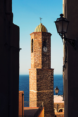 포토 JPG 해외이미지 전통 바다 건축양식 사람없음 성당 교회 마을 탑 이탈리아 종 등불 중세 역사 좁은 첨탑 종탑 천연기념물 고딕 랜드마크 르네상스 옛날 해외202310 해외포토 건축물 건축 유럽 종교건축 조명 건물 파일형식