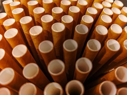 포토 JPG 해외이미지 디자인 유럽 종이 컬러 백그라운드 패턴 유리 추상 미술 서기 사람없음 장식 빛 노란색 쌓기 흰색 원형 구멍 그룹 황금 질감 밀짚 폴란드 브로츠와프 블러 해외202310 해외포토 도형 나라 무늬 모션 재질 문화예술 짚 파일형식