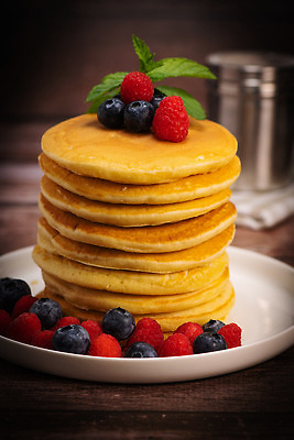 포토 JPG 해외이미지 식기 접시 열매 음료 음식 컬러 백그라운드 과일 가정 모션 요리 사람없음 장식 주방 식사 장비 그룹 붓기 선택 달콤 아침식사 인스턴트 상품 오브젝트 상쾌 블루베리 산딸기 시럽 버터 팬케이크 채식주의자 시리즈 전경 해외202310 해외포토 식물 감정 컨셉 풍경 케이크 맛 채식 파일형식 탑뷰