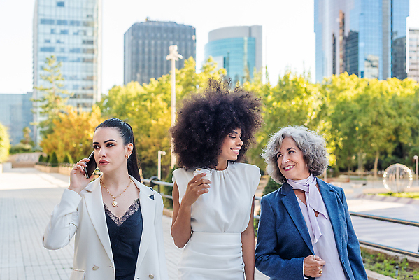 포토 JPG 해외이미지 직업 라이프스타일 응시 드레스 공원 행복 백그라운드 비즈니스 통신 성공 협력 함께함 미소 사람 여러명 성인 야외 가로 파란색 스마트폰 사무실 고층빌딩 재킷 흰색 도시 업무 비즈니스우먼 대표 종업원 경영자 경영 블러 인기 유대감 안락 해외202310 해외포토 시선 옷 공공시설 여자 감정 컬러 다수 컨셉 표정 빌딩 생활 핸드폰 스마트기기 외투 작업 직장인 리더 파일형식