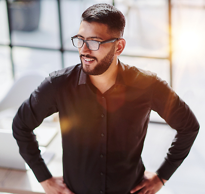 포토 JPG 해외이미지 백인 직업 응시 남자 행복 안경 얼굴 중년 비즈니스 사업가 성공 그래프 실내 한명 서기 작업 비즈니스맨 복도 우아함 만족 경영자 옷입기 긍정 팔 길이 경영 마케팅 심각 정중 해외202310 해외포토 서양인 1 시선 잡화 감정 컨셉 모션 사람 성인 내부 신체부위 직장인 리더 파일형식