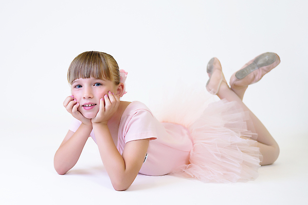 포토 JPG 해외이미지 백인 라이프스타일 여자 어린이 음악 분홍색 백그라운드 학교 모션 수업 실내 미술 한명 사람 치마 뷰티 유행 공연 연주자 방 댄서 무대 흰색 춤 아기 우아함 작음 시원함 유연 발레 발레리나 발레복 단아함 뮤지컬 타이즈 해외202310 해외포토 서양인 직업 1 옷 교육 컬러 컨셉 하의 문화예술 이벤트 내부 생활 음악가 크기 파일형식