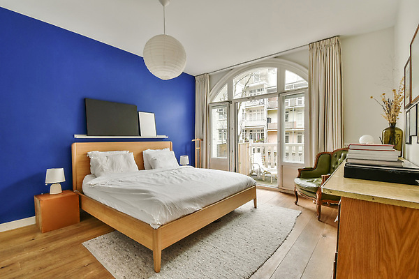 포토 JPG 해외이미지 액자 탁자 사람없음 건물 책 인테리어 소파 문 카펫 공간 방 발코니 침대 커튼 서랍장 나무바닥 해외202310 해외포토 건축물 디자인 가구 의자 바닥 파일형식