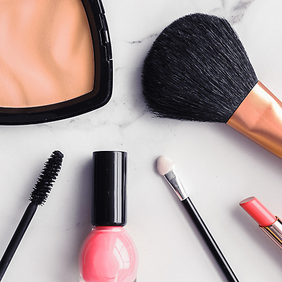 포토 JPG 해외이미지 백그라운드 사람없음 립스틱 고급 마스카라 매니큐어 대리석 메이크업브러쉬 파운데이션 해외202310 해외포토 컨셉 재료 화장품 붓 파일형식