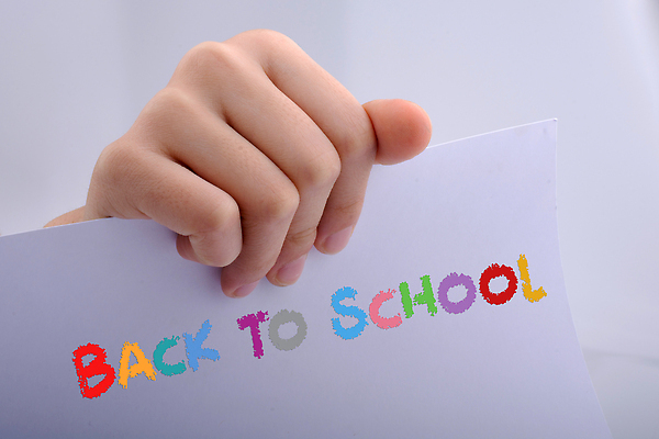 포토 JPG 해외이미지 학생 손 교육 포스터 종이 과학 백그라운드 컨셉 비즈니스 텍스트 손가락 학교 아이디어 광고판 관리 사람 사람없음 사무실 쪽지 교사 공백 정보 흰색 잡기 신용카드 발표 메시지 신학기 상업 환영 보여주기 시트 고립 초보 국경 비어있는 해외202310 해외포토 직업 컬러 모션 알림판 신체부위 금융 판 파일형식