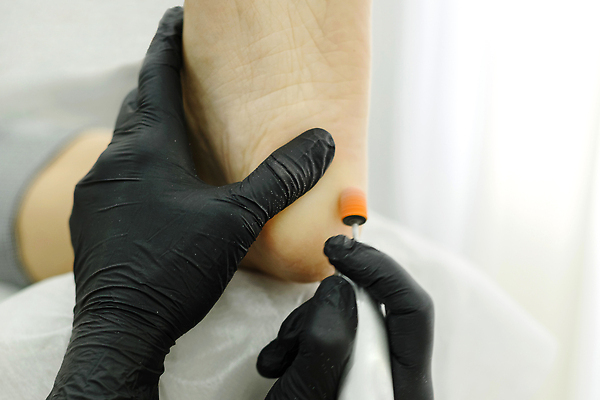 포토 JPG 해외이미지 모양 직업 여자 장갑 손가락 발 건강 관리 사람없음 치료 뷰티 상점 스파 기계 페인트 화장품 의사 기구 공구 못 손톱관리 고객 서비스 파일 광택 테라피 주인 순서 돌봄 양발 위생관리 커터 페디큐어 해외202310 해외포토 손 잡화 의학 모션 사람 신체부위 의료진 도구 네일아트 파일형식