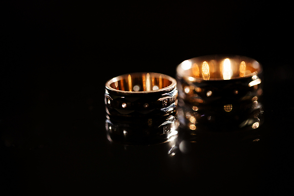 포토 JPG 해외이미지 배너 커플 기념일 신랑 결혼 백그라운드 2 관계 자연 결혼식 사랑 사람없음 물 빛 유행 금속 검은색 어둠 젖음 추위 흰색 물방울 축하 반지 쌍 원형 신용카드 황금 떨어짐 은색 보석 심볼 결혼반지 다이아몬드 분무기 약혼 고립 백금 제안 해외202310 해외포토 자연요소 도형 감정 컬러 컨셉 장신구 재질 이벤트 금융 광석 생태계 약속 파일형식