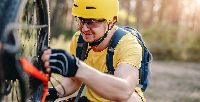 포토 JPG 해외이미지 라이프스타일 공원 안경 길 스포츠 포즈 자국 자연 산 건강 한명 야외 운동 환경 맑음 자전거 기계 일몰 장비 탐험 바퀴 승차 숲 헬멧 순환 사이클링 라이더 바이킹 선로 페달 혼자 해외202310 해외포토 1 잡화 공공시설 모션 날씨 사람 생활 노을 바이크 보호장비 육상스포츠 생태계 파일형식