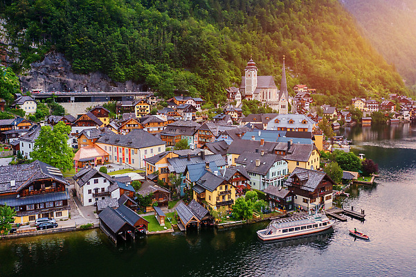포토 JPG 해외이미지 호수 여행 자연 휴가 산 주택 안테나 풍경 사람없음 물 여름 관광지 반사 성당 교회 마을 낭만 세계문화유산 역사 오스트리아 알프스 엽서 타운 드론 랜드마크 명승지 잘츠부르크 조감도 산맥 해외202310 해외포토 자연요소 계절 유럽 컨셉 통신 종교건축 건물 문화재 도시 편지 생태계 파일형식