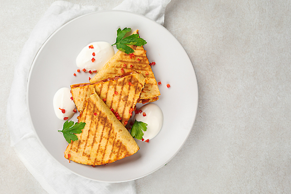 포토 JPG 해외이미지 접시 음식 채소 부분 치즈 옥수수 요리 사람없음 가로 식당 식사 치킨 카페 덮개 뜨거움 굽기 만취 메뉴 준비 후추 점심식사 맛있는 해외202310 해외포토 식기 유제품 곡류 상점 뚜껑 구이 향신료 닭고기요리 술취함 파일형식