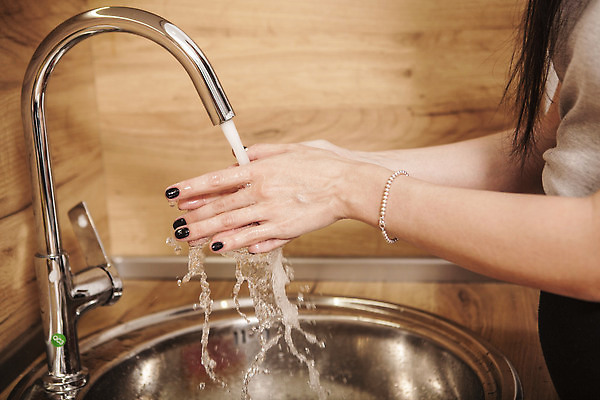 포토 JPG 해외이미지 건강 관리 사람없음 물 거품 바이러스 씻기 빨래 청소 수도꼭지 박테리아 소독 위생관리 코로나바이러스 해외202310 해외포토 자연요소 가사 의학 청결 파일형식