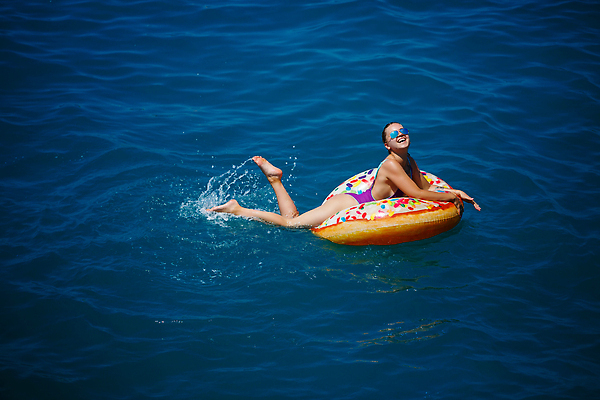 포토 JPG 해외이미지 라이프스타일 손 배너 여자 수영복 행복 바다 분홍색 여행 백그라운드 패턴 과일 비즈니스 자연 휴가 휴식 한명 사람 물 여름 컴퓨터 비키니 컬러풀 금발 태양 파티 유행 검은색 수영 스파 반지 정상 만화 휴양지 고무 거짓말 터키석 파라다이스 해외202310 해외포토 자연요소 1 헤어스타일 옷 계절 감정 컬러 컨셉 무늬 장신구 이벤트 생활 신체부위 전자제품 장소 수상스포츠 보석 생태계 파일형식