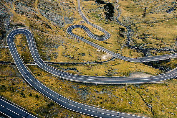 포토 JPG 해외이미지 유럽 도로 여행 자동차 자연 조류 산 안테나 파노라마 풍경 사람없음 야외 컬러풀 운전 가을 고속도로 고리 정상 아스팔트 그림 통로 루마니아 통과 항공촬영 드론 루트 방법 자동 전국 트란실바니아 해외202310 해외포토 동물 계절 나라 길 육상교통 뷰포인트 컬러 통신 교통시설 모션 촬영기법 생태계 파일형식