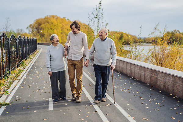 포토 JPG 해외이미지 라이프스타일 커플 공원 노년 남자 행복 할머니 백그라운드 가족 자연 남편 주택 함께함 건강 사랑 사람 야외 세명 평화 걷기 산책 고통 간호사 의사 가을 흰색 잡기 아내 도움 숲 은퇴 먹기 시민 간병인 돌봄 옛날 해외202310 해외포토 직업 계절 공공시설 여자 감정 컬러 컨셉 관계 모션 휴식 성인 건물 생활 의료진 생태계 국민 파일형식