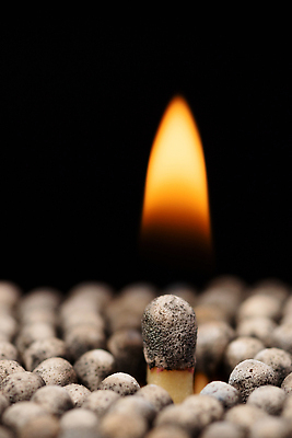 포토 JPG 해외이미지 1 오렌지 불 불꽃 따뜻함 경기 사람없음 목재 빛 노란색 머리 검은색 어둠 힘 막대기 그룹 중앙 군중 정상 대표 성냥 문학 연소 고립 재 점화 화상 많음 해외202310 해외포토 자연요소 나무 스포츠 컬러 컨셉 과일 재료 사람 신체부위 상처 파일형식