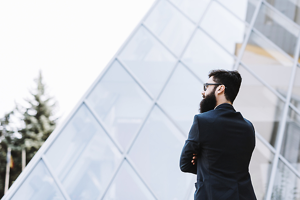 포토 JPG 해외이미지 백인 직업 1 남자 행복 얼굴 셔츠 비즈니스 CEO 사업가 성공 넥타이 서기 사람 정장 성인 사람없음 야외 건물 사무실 흰색 비즈니스맨 자신감 닫기 그늘 대표 경영자 리더 경영 해외202310 해외포토 서양인 건축물 잡화 옷 감정 컬러 컨셉 상의 모션 신체부위 직장인 파일형식