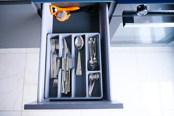 포토 JPG 해외이미지 그릇 식기 포크 사람없음 빛 세트 금속 주방 식당 숟가락 식사 흰색 기구 칼 고급 우아함 은색 먹기 메뉴 설정 철강 비어있는 해외202310 해외포토 컬러 컨셉 모션 재질 수저 상점 파일형식