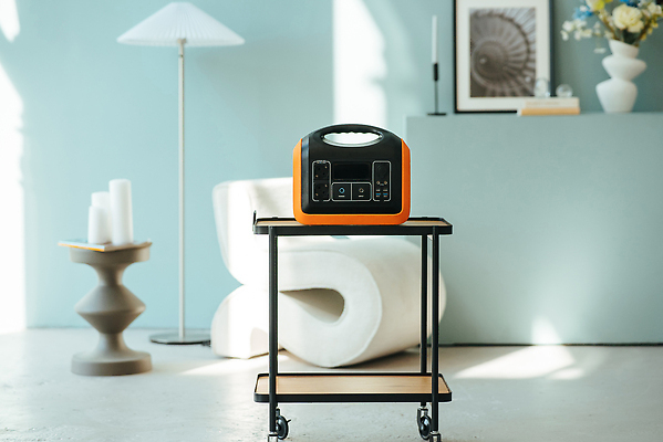 포토 JPG 해외이미지 백그라운드 모바일 주택 사람없음 노트북 스마트폰 컴퓨터 태양 힘 장비 발전기 에너지 긴급 역 휴대용 USB 오브젝트 전자 엔진 세대 충전 베터리 요금 제어 충전기 해외202310 해외포토 자연요소 교통시설 건물 전자제품 핸드폰 스마트기기 기계 발전소 파일형식