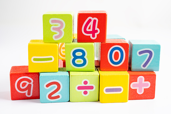 포토 JPG 해외이미지 학생 디자인 알파벳 교육 어린이 컬러 조각 비즈니스 졸업 학교 놀이 수업 사람없음 책 학습 컬러풀 장난감 숫자 교사 유치원 시험 계산기 도전 게임 수학 가르침 계산 닫기 편지 심볼 대학교 자석 고립 카운트 해외202310 해외포토 직업 문자 영어 교과목 모션 문구용품 사람 장비 파일형식