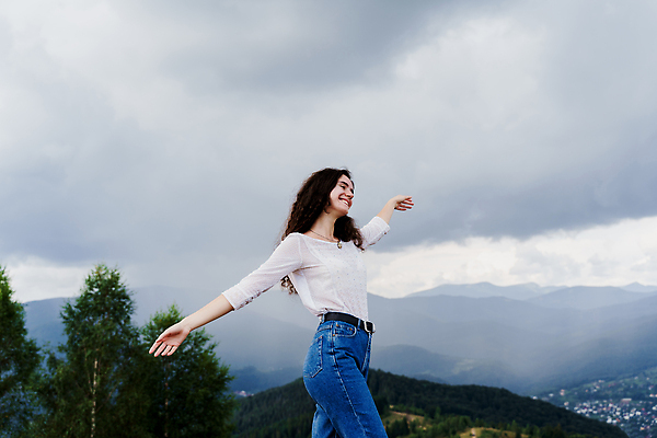 포토 JPG 해외이미지 나무 구름 유럽 도로 호수 여행 백그라운드 밭 자국 자연 하늘 산 파노라마 한명 풍경 야외 목재 초록색 여름 파란색 강 뷰티 환경 계곡 맑음 봄 하이킹 전원 시골 언덕 장면 지역 침엽수 절정 해외202310 해외포토 자연요소 식물 1 계절 나라 길 컬러 농업 재료 교통시설 레저 날씨 촬영기법 사람 전기에너지 생태계 파일형식