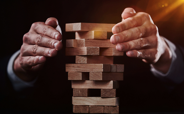 포토 JPG 해외이미지 직업 손 컨셉 비즈니스 성공 사람없음 금융 경제 검은색 블록 성장 게임 비즈니스맨 비즈니스우먼 조직 변화 도박 떨어짐 보호 계획 연결 위험 대표 경영자 기회 투자 문제 이익 해결 보험 파산 진행 개발 격파 도미노 마감 위기 제어 프로젝트 해외202310 해외포토 여자 남자 컬러 모션 놀이 신체부위 직장인 리더 파일형식