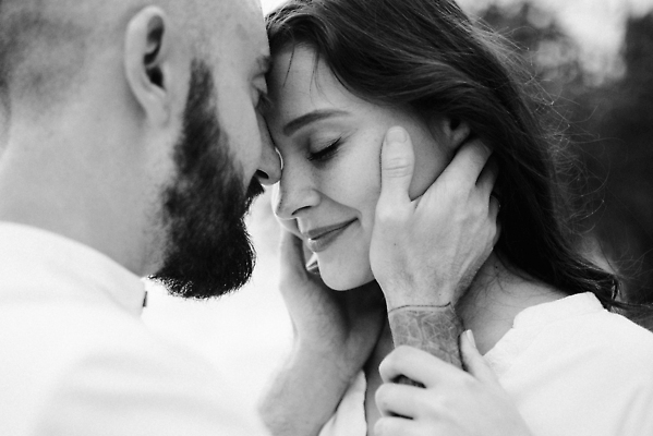 포토 JPG 해외이미지 옷 남자 파도 신랑 가족 조류 남편 친절 산 수염 따뜻함 웃음 경사 두명 물 여름 빛 강 일몰 산책 임신 흰색 아내 점토 수평선 해외202310 해외포토 자연요소 동물 계절 바다 컬러 결혼 관계 휴식 표정 사람 노을 파일형식