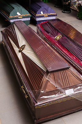 포토 JPG 해외이미지 모양 종교 벤치 비즈니스 사람없음 목재 상자 사무실 갈색 판매 상점 방 슬픔 죽음 무덤 의식 선택 전시회 묘사 오브젝트 서비스 무역 쇼 애도 소매 장례 옛날 장례식 장식함 해외202310 해외포토 나무 감정 산업 컬러 컨셉 의자 재료 전시 파일형식