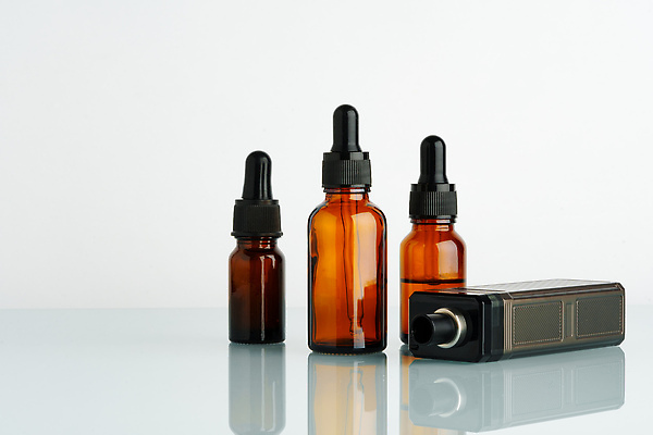 포토 JPG 해외이미지 사람없음 반사 흰배경 니코틴 니코틴중독 앰플 전자담배 해외202310 해외포토 백그라운드 담배 흰색 중독 파일형식