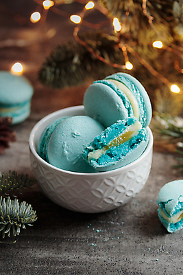 포토 JPG 해외이미지 접시 사람없음 파란색 달콤 보케 마카롱 해외202310 해외포토 식기 컬러 디저트 맛 파일형식