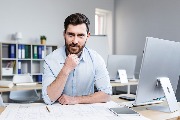 포토 JPG 해외이미지 직업 디자인 응시 남자 행복 산업 비즈니스 건축양식 CEO 사업가 탁자 성공 수염 직장 실내 한명 사람 건물 노트북 사무실 카메라 공구 작업 비즈니스맨 자신감 엔지니어 계획 건축가 디자이너 스케치 종업원 책상 측정 그림 경영자 문서 예술가 청사진 경영 제도 프로젝트 혼자 해외202310 해외포토 1 건축물 시선 건축 감정 가구 컨셉 회사 미술 내부 전자제품 도구 직장인 기술자 리더 파일형식