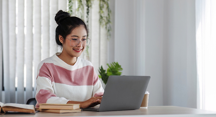 포토 JPG 해외이미지 학생 영어 교육 행복 어린이 교실 학교 회의 수업 거리 실내 한명 미소 사람 앉기 동양인 책 노트북 학습 스터디 컴퓨터 사무실 일본 교사 공책 듣기 관찰 업무 연결 강의 사이버 책상 대학교 부름 온라인 동영상 가정교사 소셜 온라인강의 가상 해외202310 해외포토 직업 문자 1 감정 아시아 가구 비즈니스 모션 문구용품 표정 인종 내부 전자제품 작업 파일형식 언택트