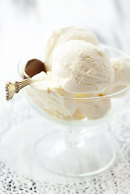 포토 JPG 해외이미지 음식 아이스크림 디저트 사람없음 숟가락 냉동 흰색 달콤 크림 바닐라 맛있는 해외202004 해외포토 컬러 수저 맛 파일형식