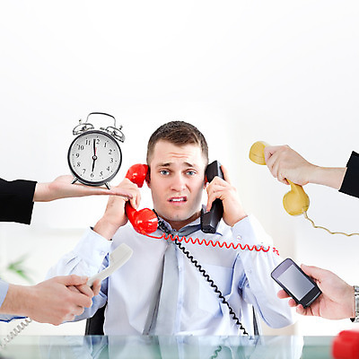 포토 JPG 해외이미지 백인 손 남자 비즈니스 스트레스 한명 들기 상반신 20대 성인 앞모습 신체부위 스마트폰 사무실 자명종 잡기 업무 비즈니스맨 수화기 서비스 흰배경 바쁨 업무과다 당황 과부하 성인남자한명만 해외202004 해외포토 서양인 1 감정 뷰포인트 시계 백그라운드 모션 사람 청년 핸드폰 스마트기기 알람 흰색 작업 직장인 전화기 남자한명만 성인남자만 파일형식