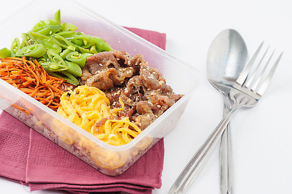 포토 JPG 해외이미지 전통 음식 백그라운드 컨셉 채소 재료 밥 한국 건강 돼지고기 요리 동양인 사람없음 상자 갈색 주방 식당 요리사 식사 저녁식사 신선 고급 맛 준비 매움 내추럴 점심식사 스타일 맛있는 해외202004 해외포토 직업 아시아 컬러 육류 인종 상점 파일형식