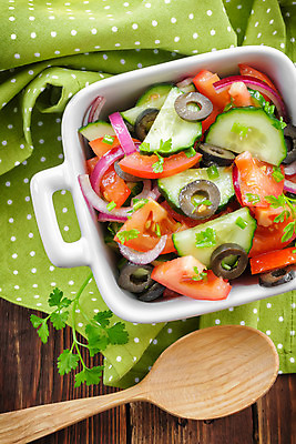 포토 JPG 해외이미지 접시 음식 다이어트 토마토 채소 재료 탁자 양파 오이 파슬리 건강 요리 사람없음 빨간색 초록색 검은색 식사 저녁식사 샐러드 흰색 시골 신선 사발 맛 아침식사 혼합 지중해 먹기 메뉴 준비 올리브 날것 내추럴 점심식사 숙성 채식주의자 비건 맛있는 해외202004 해외포토 식기 열매 바다 컬러 가구 컨셉 모션 사기그릇 채식 파일형식