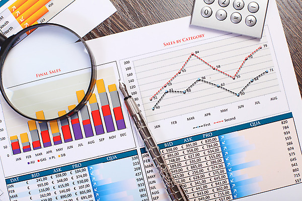 포토 JPG 해외이미지 종이 컨셉 회사 비즈니스 통계 탁자 그래프 직장 사람없음 사무실 펜 볼펜 자료 계산기 정보 키보드 업무 계획 오브젝트 보고서 문서 해외202004 해외포토 가구 문구용품 필기구 장비 작업 파일형식