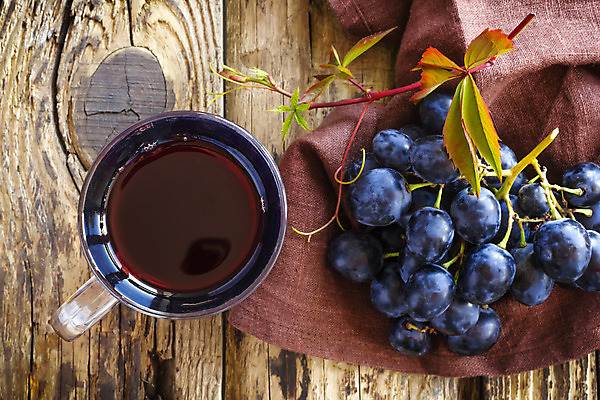 포토 JPG 해외이미지 계절 열매 음료 음식 백그라운드 잎 농업 과일 재료 자연 유리 탁자 포도 디저트 건강 사람없음 목재 빨간색 초록색 파란색 주방 와인 보라색 어둠 주스 수확 가을 나뭇가지 시골 신선 액체 달콤 다발 유기농 포도나무 비타민 내추럴 메를로 숙성 스무디 채식주의자 해외202004 해외포토 나무 식물 웰빙 산업 컬러 가구 재질 주류 맛 과일나무 생태계 채식 영양소 파일형식