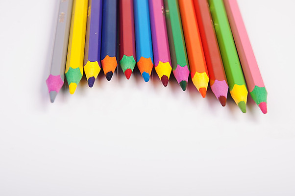 포토 JPG 해외이미지 분홍색 백그라운드 색연필 미술 사람없음 목재 빨간색 초록색 파란색 컬러풀 갈색 노란색 보라색 오브젝트 날카로움 스펙트럼 해외202004 해외포토 나무 컬러 재료 문화예술 학용품 파일형식