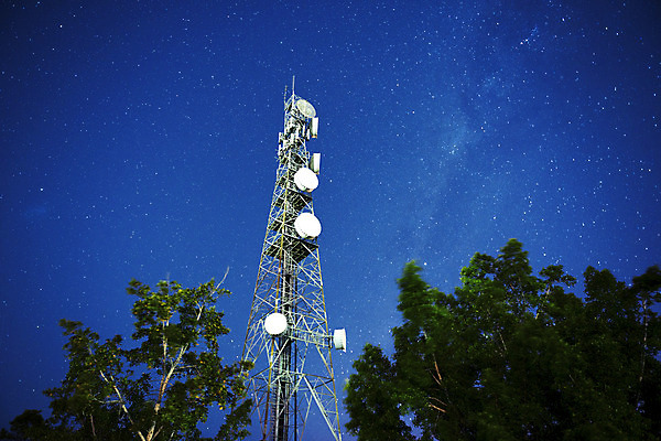 포토 JPG 해외이미지 디자인 산업 별 파도 백그라운드 컨셉 인터넷 비즈니스 통신 하늘 모바일 세포 안테나 사람없음 스마트폰 글로벌 탑 디지털 자료 어둠 장비 네트워크 암호 저녁 큼 무선전화기 전화기 서비스 라디오 상승 방송 전염 지역 레이더 방사선 철강 제공자 해외202004 해외포토 자연요소 건축물 바다 전자제품 핸드폰 스마트기기 질병 야간 크기 감염 파일형식