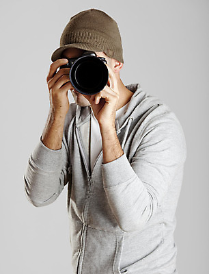 포토 JPG 해외이미지 백인 남자 회색배경 한명 들기 사람 상반신 성인 취미 옆모습 카메라 사진촬영 잡기 사진사 성인남자한명만 해외202004 해외포토 서양인 1 뷰포인트 백그라운드 모션 전자제품 촬영 회색 작가 남자한명만 성인남자만 파일형식