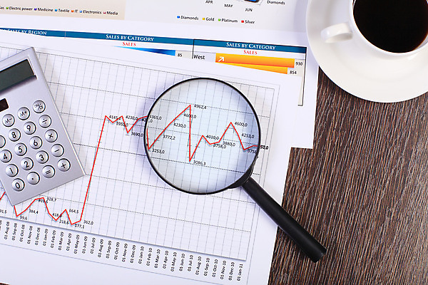 포토 JPG 해외이미지 종이 컨셉 회사 비즈니스 통계 탁자 그래프 직장 사람없음 사무실 펜 볼펜 자료 계산기 정보 키보드 업무 계획 오브젝트 보고서 문서 해외202004 해외포토 가구 문구용품 필기구 장비 작업 파일형식