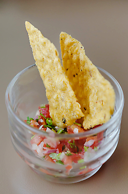 포토 JPG 해외이미지 음식 토마토 채소 유리 고추 양파 감자 건강 마늘 옥수수 요리 사람없음 빨간색 노란색 식사 샐러드 신선 사발 맛 향신료 준비 매움 서빙 후추 살사댄스 짠맛 채식주의자 핸드메이드 개조 바삭바삭 해외202004 해외포토 컬러 컨셉 재질 곡류 춤 사기그릇 채식 향미료 파일형식