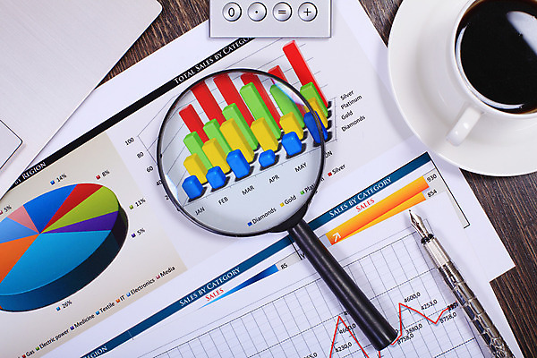 포토 JPG 해외이미지 종이 컨셉 회사 비즈니스 통계 탁자 그래프 직장 사람없음 사무실 펜 볼펜 자료 계산기 정보 키보드 업무 계획 오브젝트 보고서 문서 해외202004 해외포토 가구 문구용품 필기구 장비 작업 파일형식