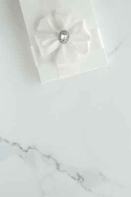 포토 JPG 해외이미지 리본 포장 사람없음 선물상자 한개 흰색 오브젝트 대리석 해외202310 해외포토 1 컬러 재료 선물 상자 파일형식